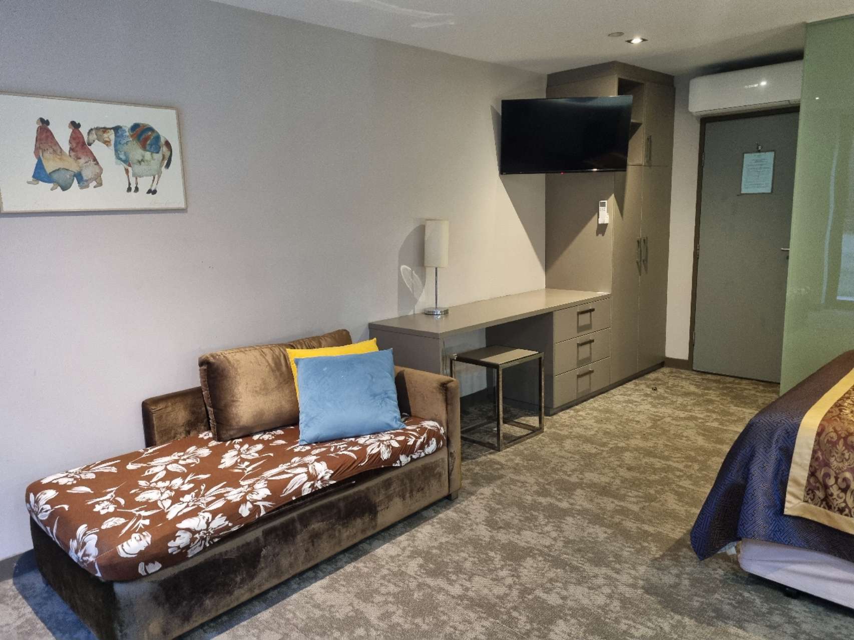 Furnitures Deluxe Studio